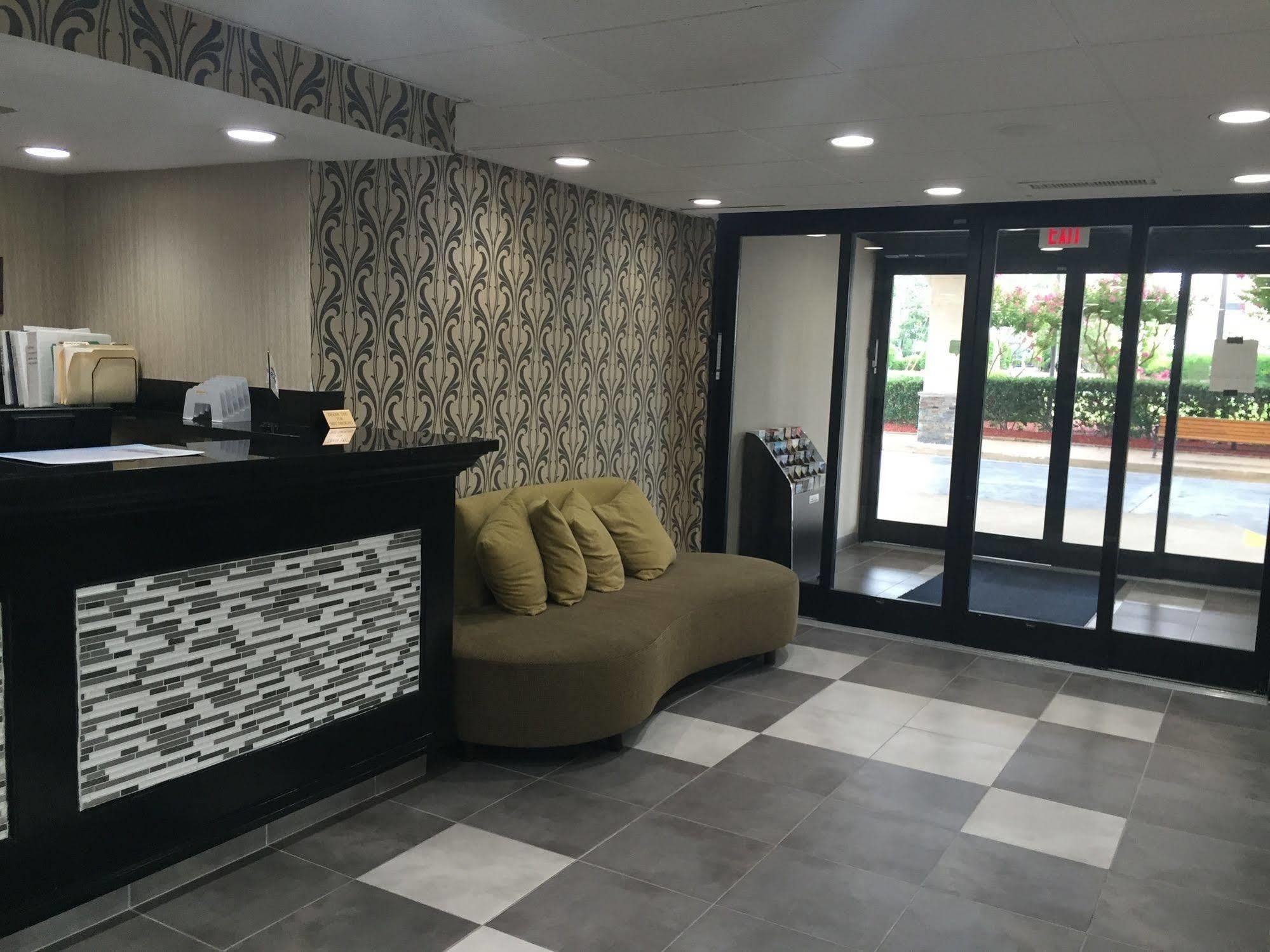 Motel Howard Johnson By Wyndham Near The Coliseum Greensboro