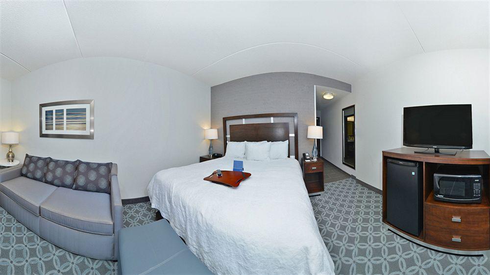 Howard Johnson By Wyndham Near The Coliseum Motel Greensboro
