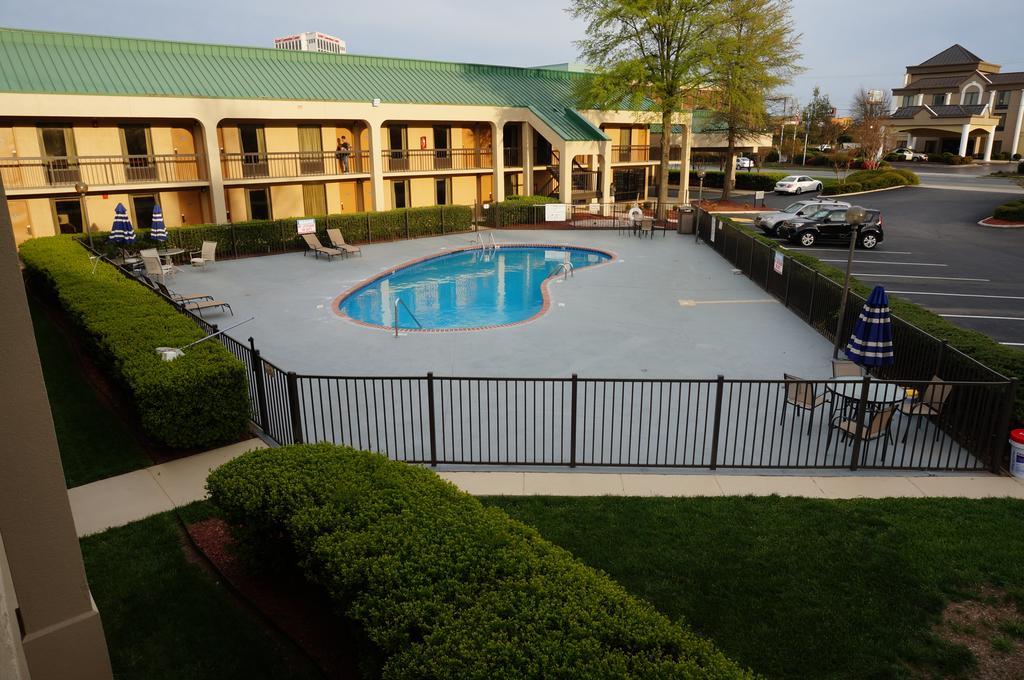 Motel Howard Johnson By Wyndham Near The Coliseum Greensboro